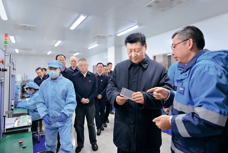 2024年3月18日至21日，中共中央总书记、国家主席、中央军委主席习近平在湖南考察。这是18日下午，习近平在中德合资企业巴斯夫杉杉电池材料有限公司考察。 新华社记者 谢环驰/摄